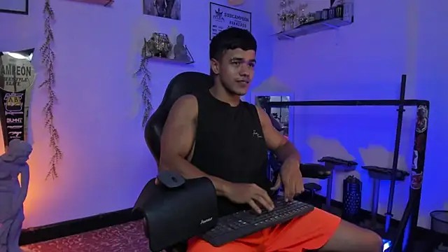 Snapshot of Rob_zaens33 chatting on February 22, 2026, 10:44 pm Rob zaens33 online show from February 22, 2026, 10:44 pm