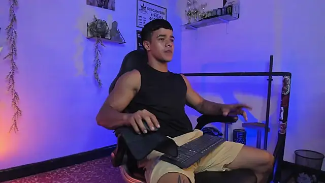 Snapshot of Rob_zaens33 chatting on February 25, 2026, 12:05 pm Rob zaens33 online show from February 25, 2026, 12:05 pm