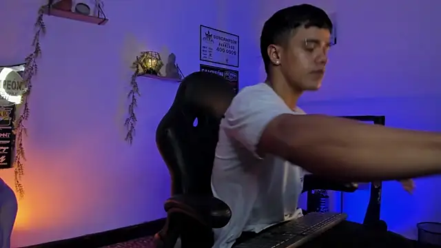 Snapshot of Rob_zaens33 chatting on February 20, 2026, 1:35 pm Rob zaens33 online show from February 20, 2026, 1:35 pm