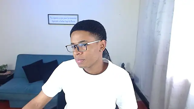 Snapshot of liiam3 chatting on February 21, 2026, 8:44 pm liiam3 online show from February 21, 2026, 8:44 pm