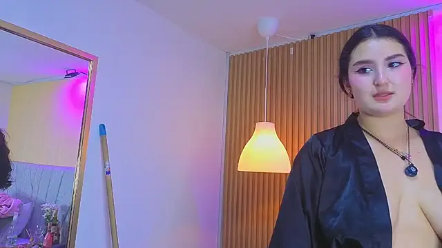 zoe moon   online show from March 13, 2026, 1:54 am