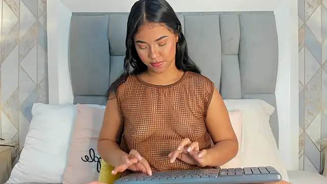 Snapshot of kendall_queen__ chatting on February 24, 2026, 11:55 am kendall queen online show from February 24, 2026, 11:55 am