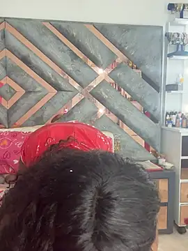 valenntinna online show from February 19, 2026, 11:45 pm