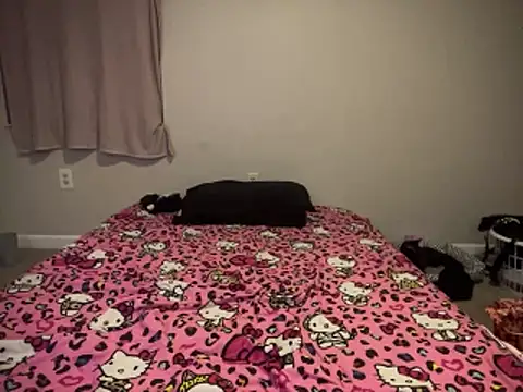 Snapshot of strwbrrymilk chatting on February 23, 2026, 3:52 am strwbrrymilk online show from February 23, 2026, 3:52 am