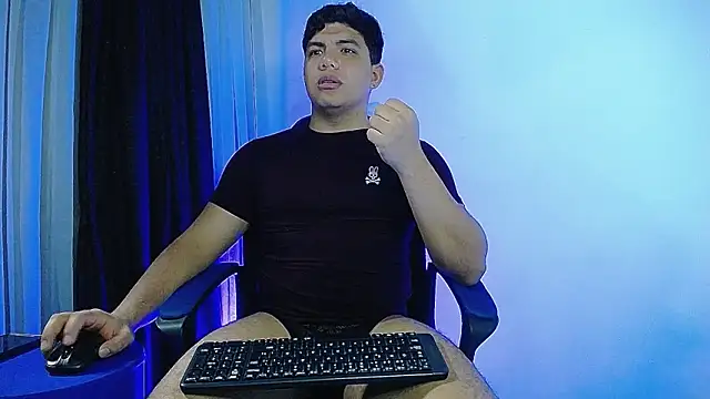 Snapshot of Uriel_Ray_ chatting on March 2, 2026, 9:33 pm Uriel Ray online show from March 2, 2026, 9:33 pm