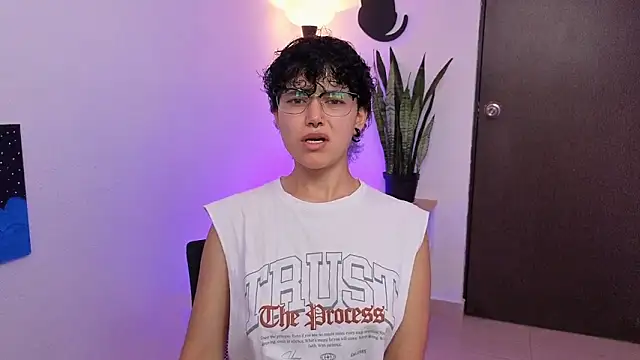 jeroharper  online show from April 15, 2026, 9:26 pm