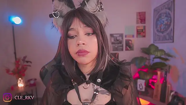 violette clerk1  online show from April 12, 2026, 6:22 pm