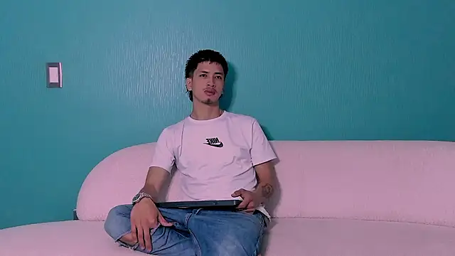 Youdoll  online show from February 25, 2026, 1:33 pm