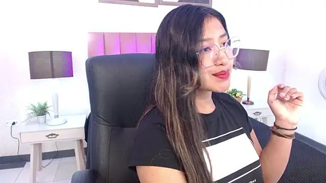 Snapshot of SweetMilie_gh chatting on February 19, 2026, 4:09 am SweetMilie gh online show from February 19, 2026, 4:09 am