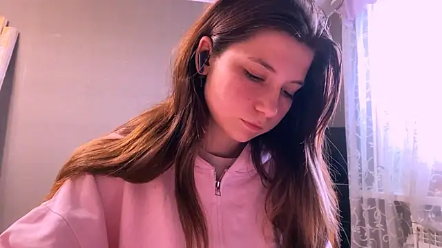 LunnaBliss online show from April 10, 2026, 2:35 pm