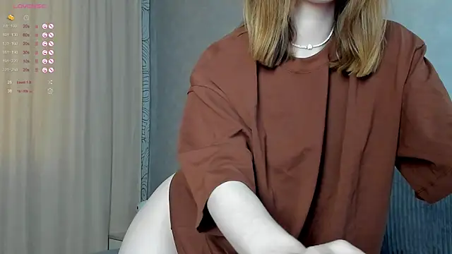 Snapshot of SunFlowerHoney chatting on August 3, 2026, 11:38 am SunFlowerHoney online show from August 3, 2026, 11:38 am