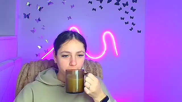 KissMeJulia online show from April 11, 2026, 5:37 am