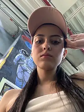 Snapshot of violetta_cutest_ chatting on April 4, 2026, 11:44 pm violetta cutest online show from April 4, 2026, 11:44 pm