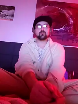 Snapshot of LargeLith chatting on February 22, 2026, 12:24 am LargeLith online show from February 22, 2026, 12:24 am