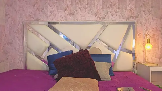 salo love online show from March 18, 2026, 12:51 pm