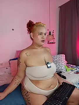 Snapshot of moni_bbw chatting on June 25, 2026, 3:39 pm moni bbw online show from June 25, 2026, 3:39 pm