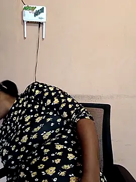 indianstrawberrylips4u online show from May 1, 2026, 2:44 pm