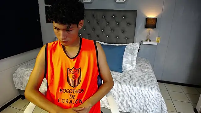 Snapshot of georgeowennss chatting on March 3, 2026, 1:18 pm georgeowennss online show from March 3, 2026, 1:18 pm