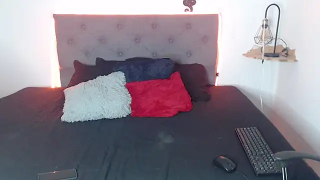 CHERRY DARCK online show from April 2, 2026, 2:46 pm