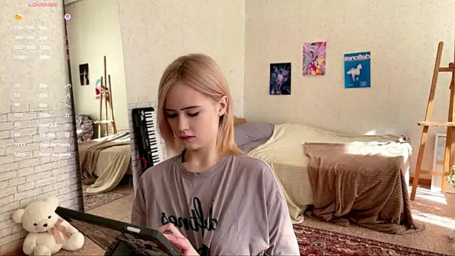 LotusHinata online show from March 13, 2026, 4:28 am