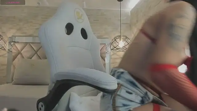 bella novoa online show from April 10, 2026, 3:02 am