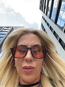 LisaMurr online show from May 22, 2026, 12:03 pm