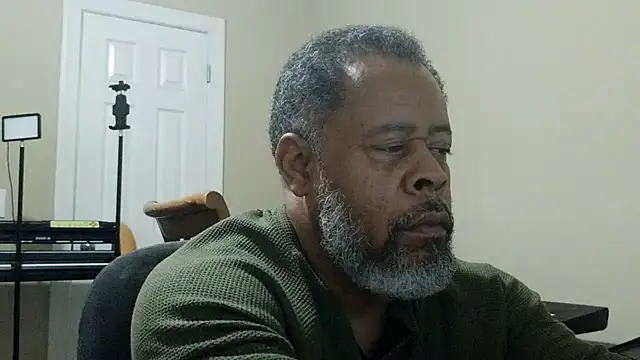 Snapshot of Cleozevo1961 chatting on March 3, 2026, 8:49 pm Cleozevo1961 online show from March 3, 2026, 8:49 pm