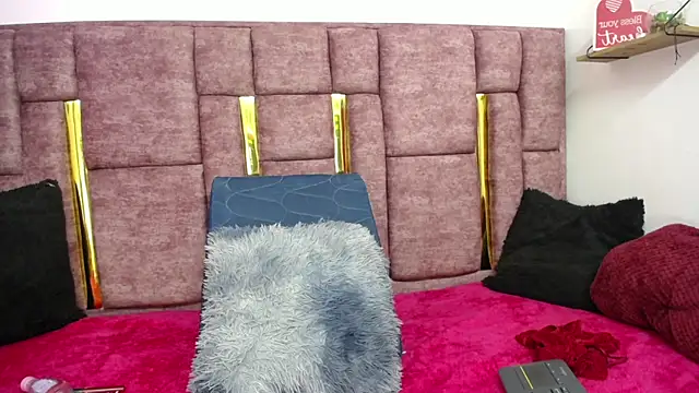 SKARLET KOVA online show from April 14, 2026, 12:10 pm