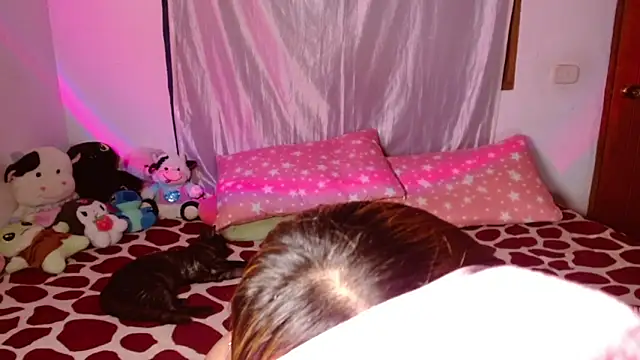 chloe roxy online show from March 25, 2026, 3:50 am