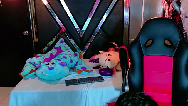 EstevenBrown1 online show from February 18, 2026, 1:18 pm