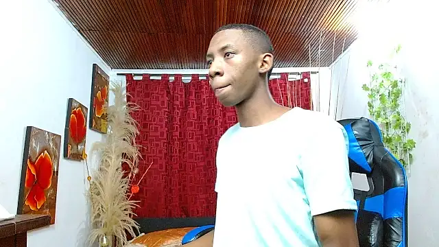 milo018 online show from March 7, 2026, 9:53 pm