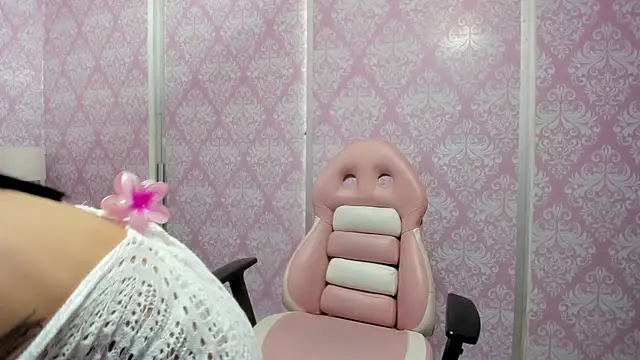 Snapshot of beautydoll18_ chatting on June 26, 2026, 11:27 am beautydoll18 online show from June 26, 2026, 11:27 am