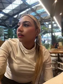 Snapshot of Dulce_Sofi_ chatting on July 14, 2026, 10:38 pm Dulce Sofi online show from July 14, 2026, 10:38 pm
