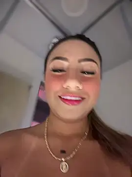 Dulce Sofi  online show from April 5, 2026, 10:05 pm