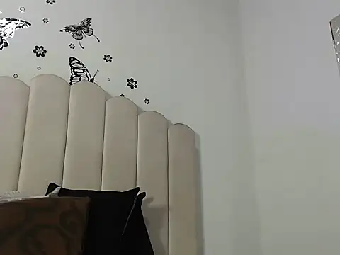 Snapshot of MaferNaughty4U chatting on February 24, 2026, 12:17 pm MaferNaughty4U online show from February 24, 2026, 12:17 pm