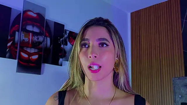 Sophiexx  online show from March 7, 2026, 12:06 am