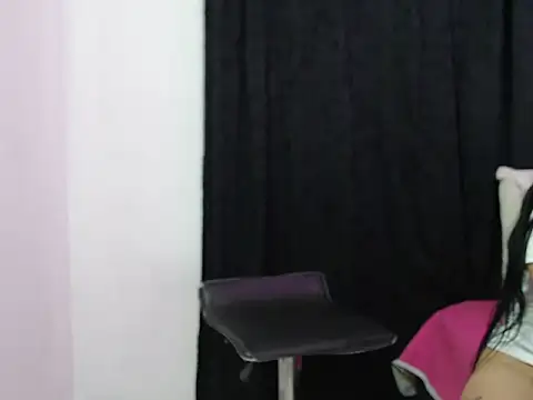 Snapshot of Becca_Fremman chatting on February 24, 2026, 7:37 pm Becca Fremman online show from February 24, 2026, 7:37 pm