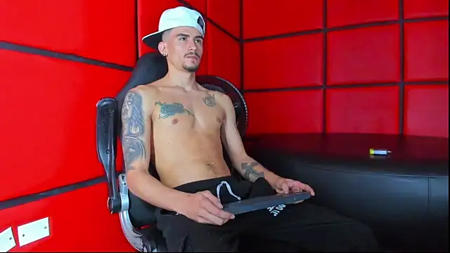 SharonTygaX online show from April 7, 2026, 4:42 pm