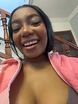 Snapshot of MiaDiamod chatting on June 9, 2026, 12:28 pm MiaDiamod online show from June 9, 2026, 12:28 pm