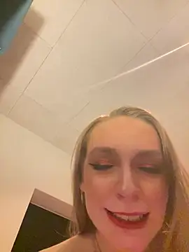 HoneyImHome07 online show from February 18, 2026, 4:32 am