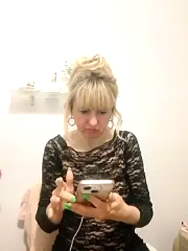 -Nefertiti- online show from March 11, 2026, 12:26 am