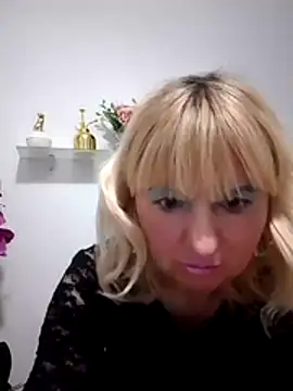 -Nefertiti- online show from March 7, 2026, 8:03 pm