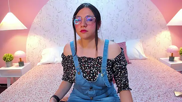 Snapshot of Angelie_Rosebrm chatting on February 19, 2026, 1:13 am Angelie Rosebrm online show from February 19, 2026, 1:13 am