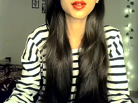 SIKSHA SINGH online show from March 31, 2026, 2:41 pm