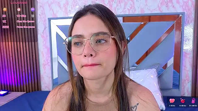 LittleeSara18 online show from May 6, 2026, 11:14 am