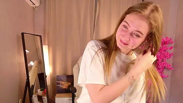 PinkClou9 online show from April 16, 2026, 10:12 pm