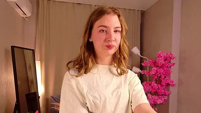 PinkClou9 online show from April 17, 2026, 10:12 pm