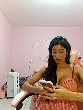 Snapshot of KaterinneMarie chatting on February 19, 2026, 3:47 am KaterinneMarie online show from February 19, 2026, 3:47 am