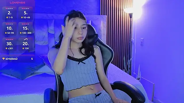 chloe bluee  online show from March 26, 2026, 11:30 am