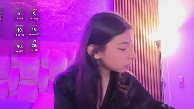 chloe bluee  online show from March 19, 2026, 11:21 am